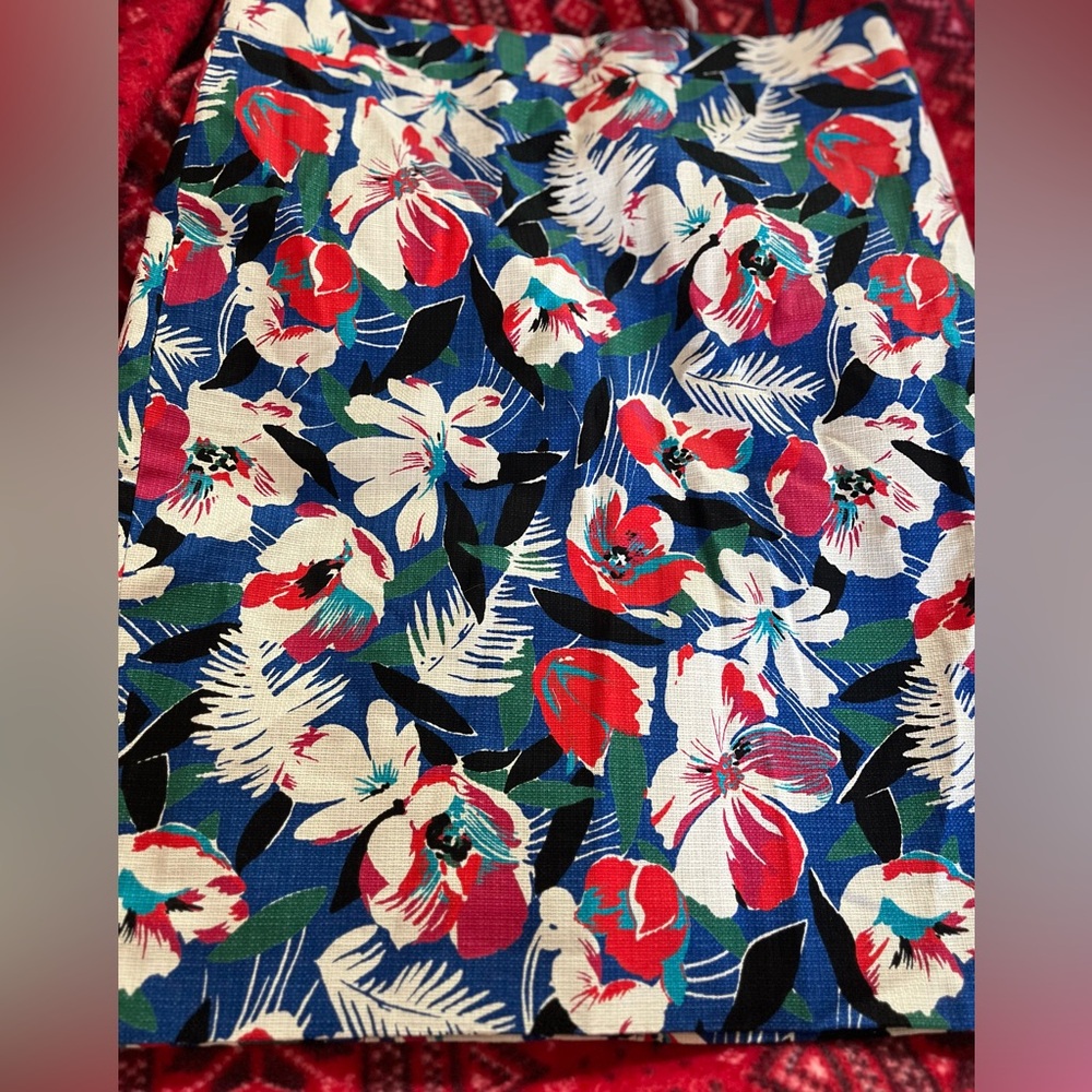 NWT J Crew The Basketweave Pencil Skirt Size 6 Blue Red Floral Print.